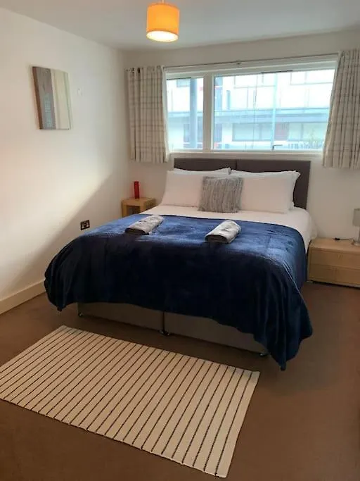 Apartment 2 Bed Apt, Hoxton, Canal Views London